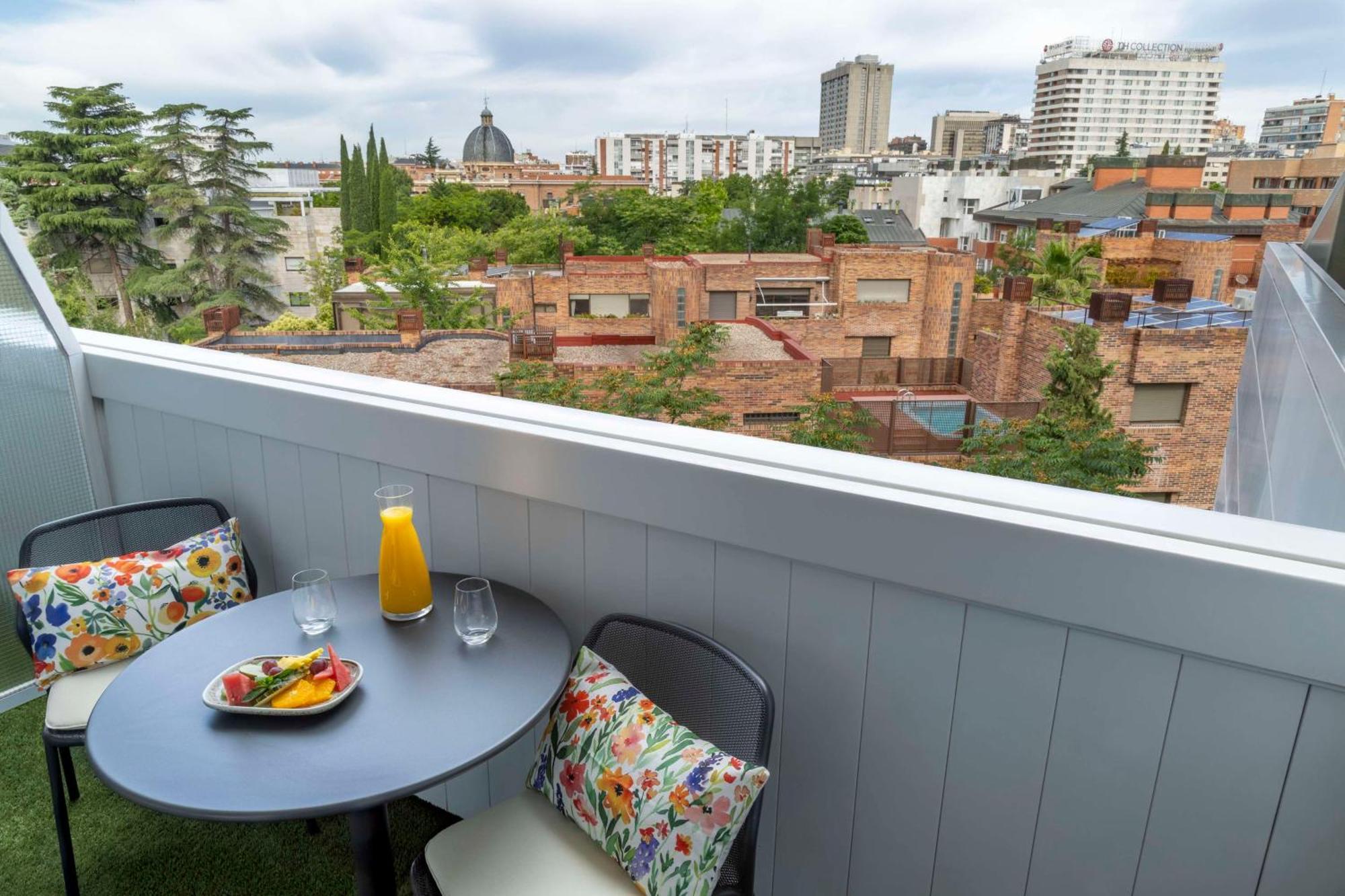 Nh Paseo De La Habana Hotel Madrid Exterior photo